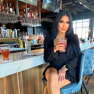 Meet your Posher, Leslie